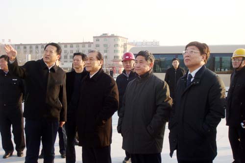 市领导到菏泽大剧院工地进行春节慰问